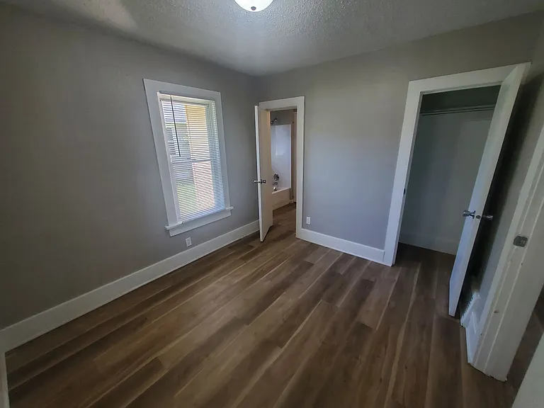 150 E Douglas Ave — Photo 15
