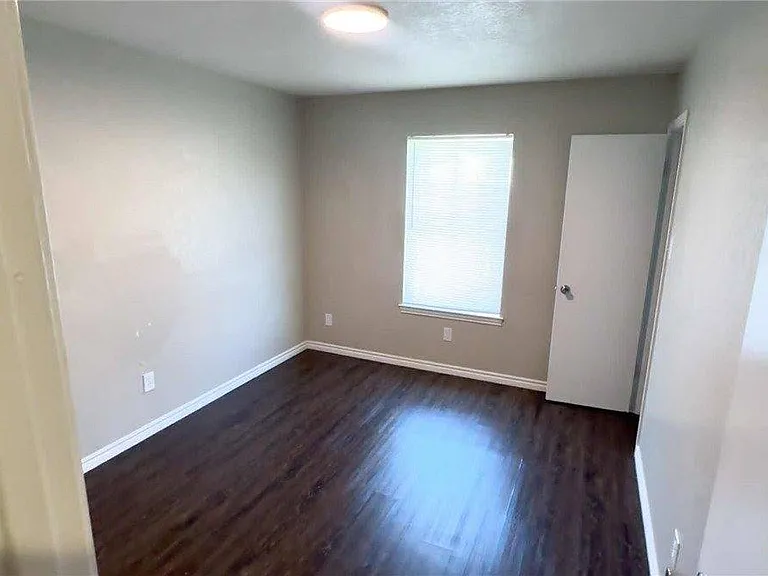205 Erby Ave #D — Photo 9