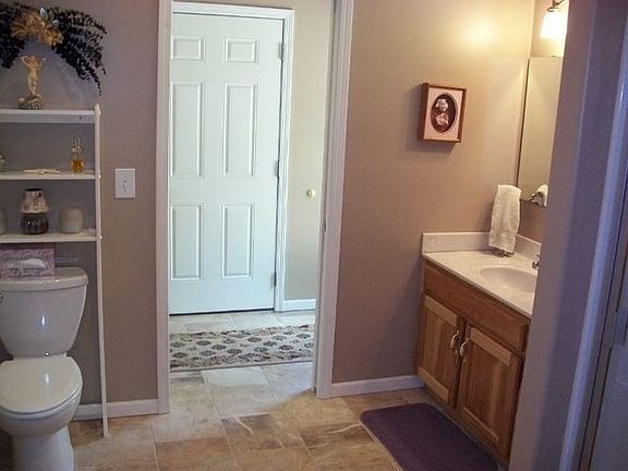 3rd image of 30 Indian Oaks Ln
