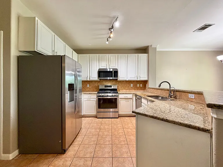 3300 Forest Creek Dr — Photo 11