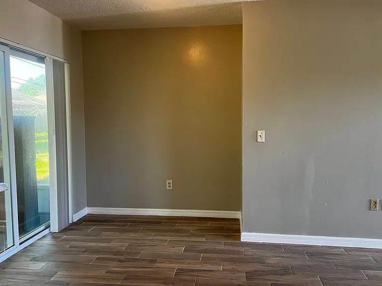 556 Briarwood Rd — Photo 7
