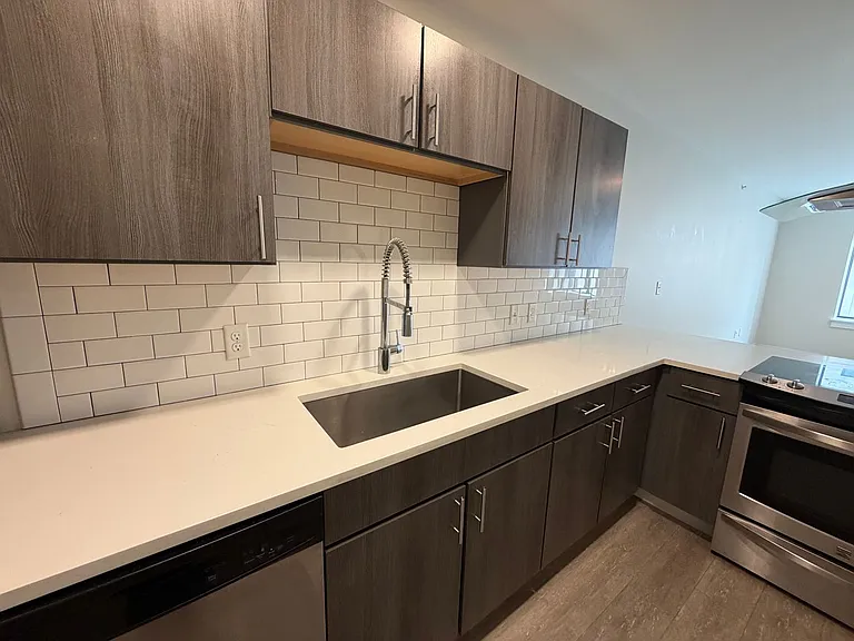 65 W Broad St — Photo 26