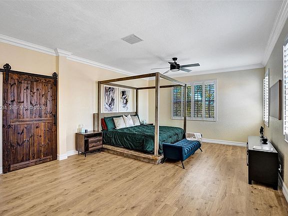 5th image of 3402 Vanderbilt Dr