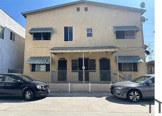 2 bed, 700 sqft, $2,100 — Photo 2