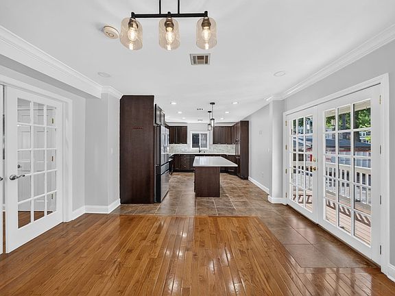 3rd image of 102 Pierce St