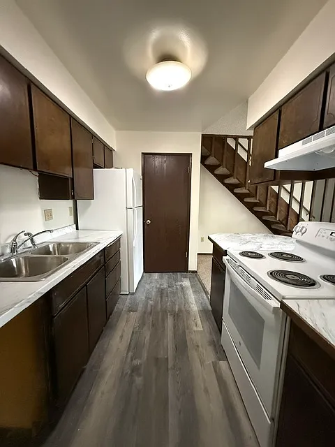 2 bed, 1.5 bath, $1,275 — Photo 2