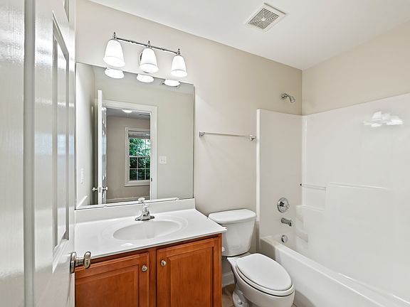 4th image of 3645 Edgemont Dr #0
