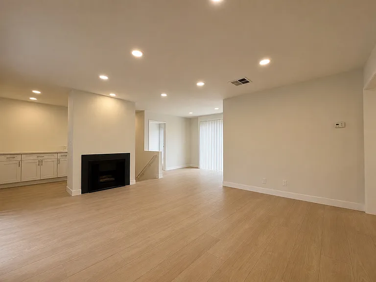 4727 Kester Ave #201 — Photo 2