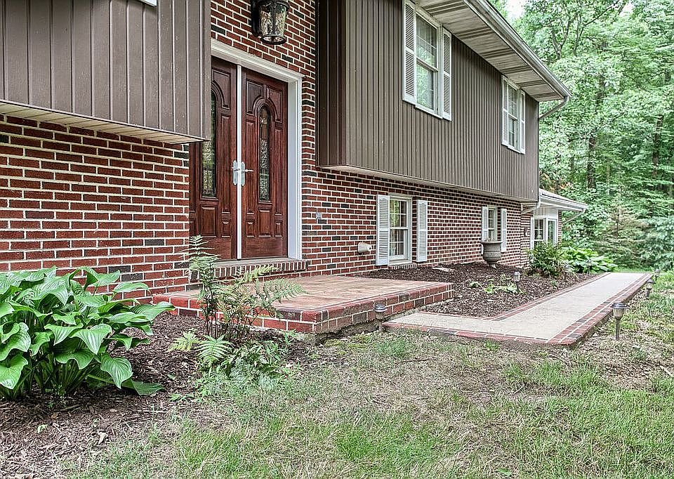 1st image of 135 Poplar Ln