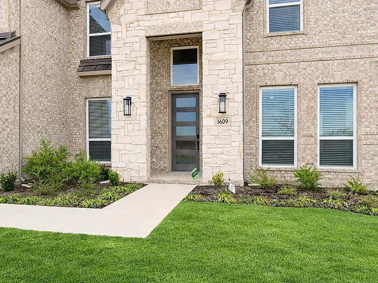 1609 Whisperwood Way — Photo 4
