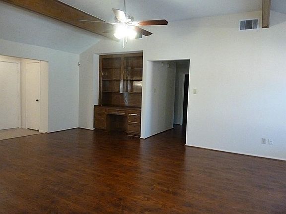 3rd image of 2915 Green Fields Dr