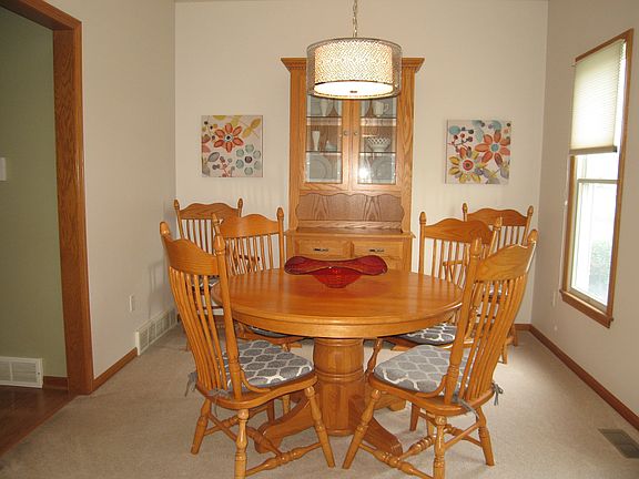 2nd image of 82 Twin Oaks Dr