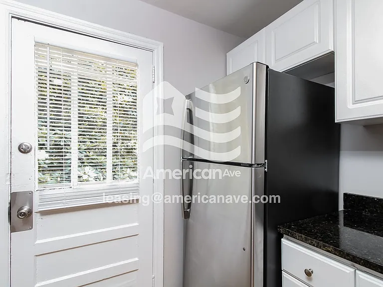 1744_006_kitchen_12801993.jpg