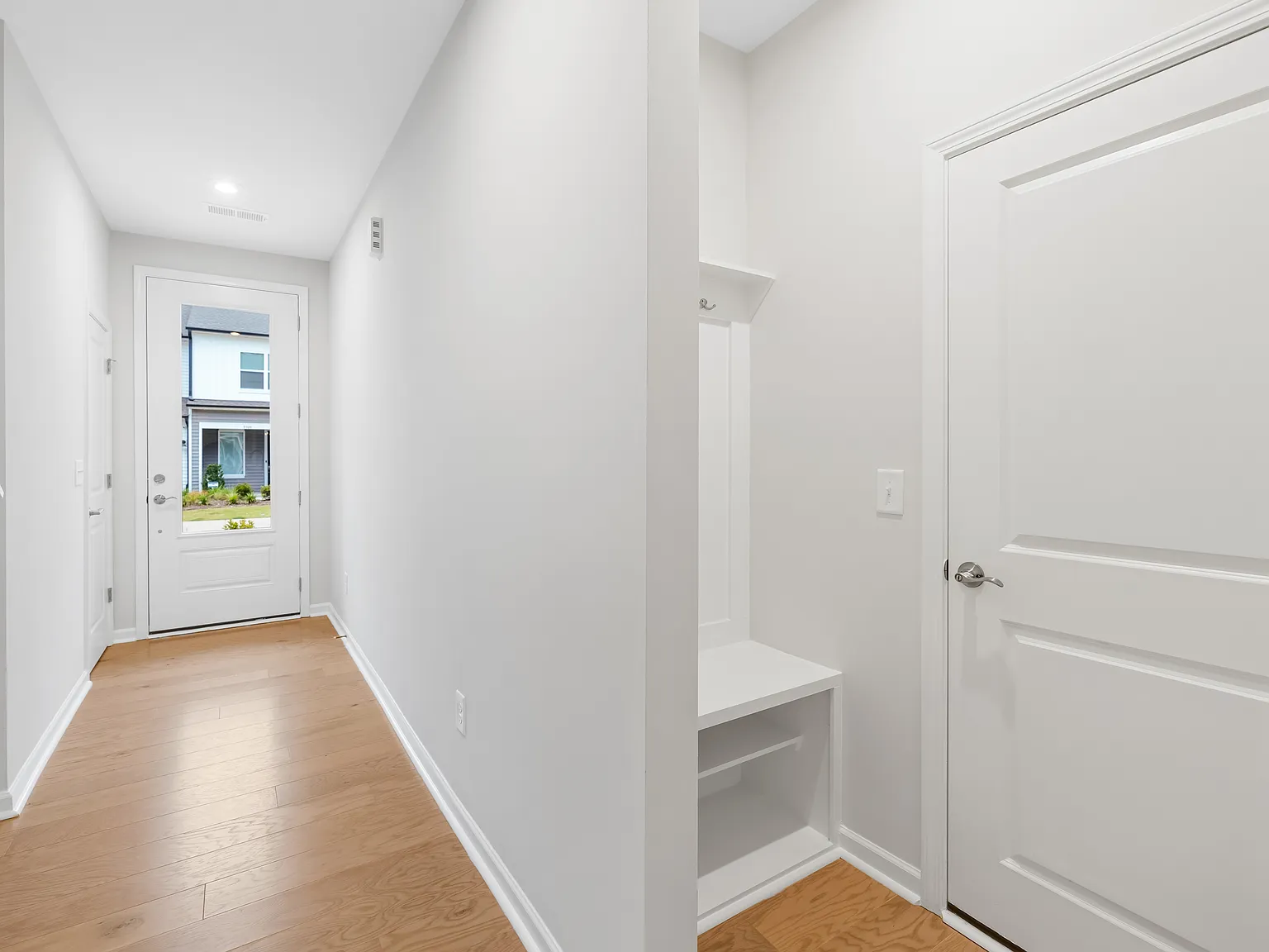 3 bed, 2.5 bath, 1625 sqft, $1,995 — Photo 3