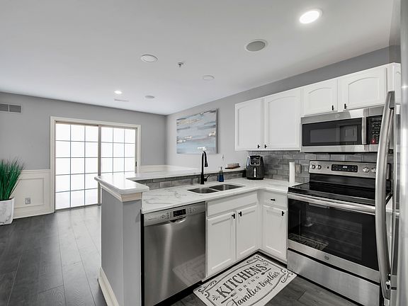 2nd image of 3285 Newbury Pl #1