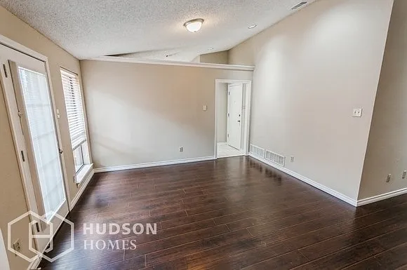 330 Bryant Ln — Photo 5