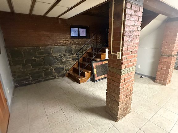 5th image of 814 23rd St APT 2