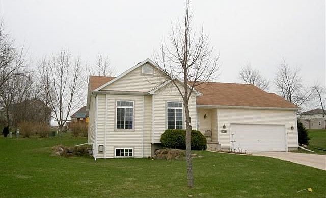 1st image of 1025 Carriage Dr