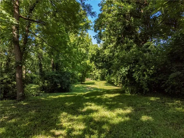 604 N Dickinson Rd, Independence, MO 64050