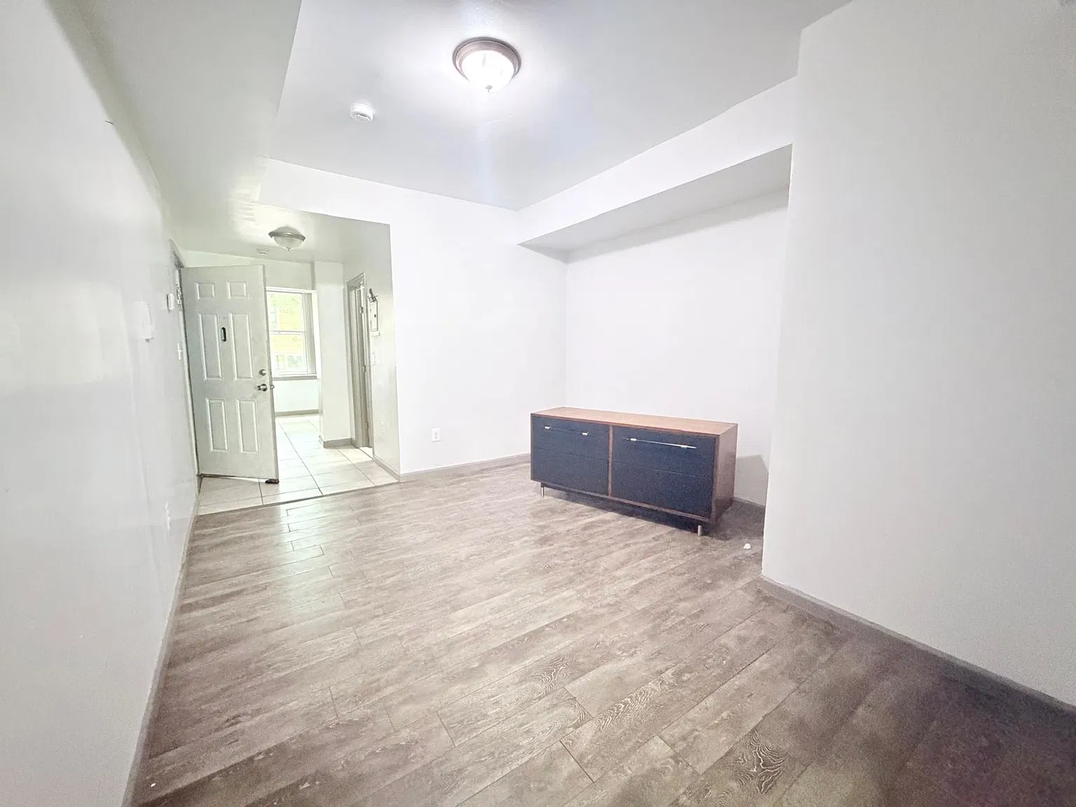 3 bed, 900 sqft, $2,350 — Photo 4