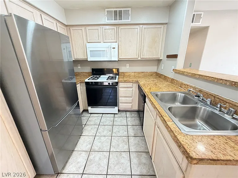 3085 Casey Dr #204 — Photo 8