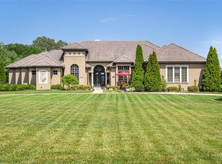 9801 Stonehaus Dr, Lees Summit, MO 64086