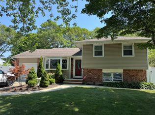 233 Sherry St, East Islip, NY 11730