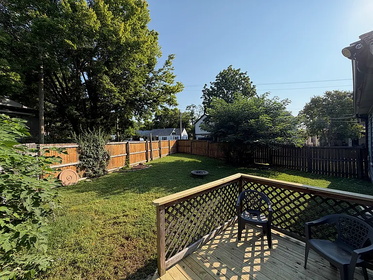 1813 Elliott Ave — Photo 36