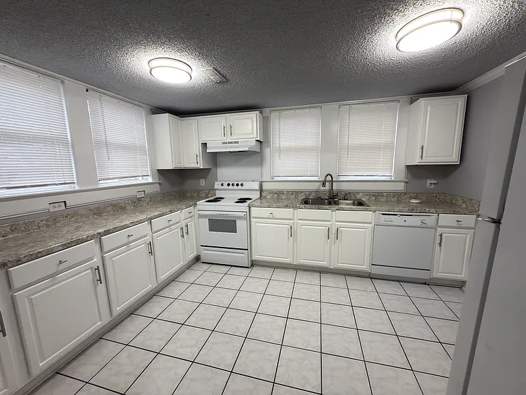 2217 Blossom St #2 — Photo 7