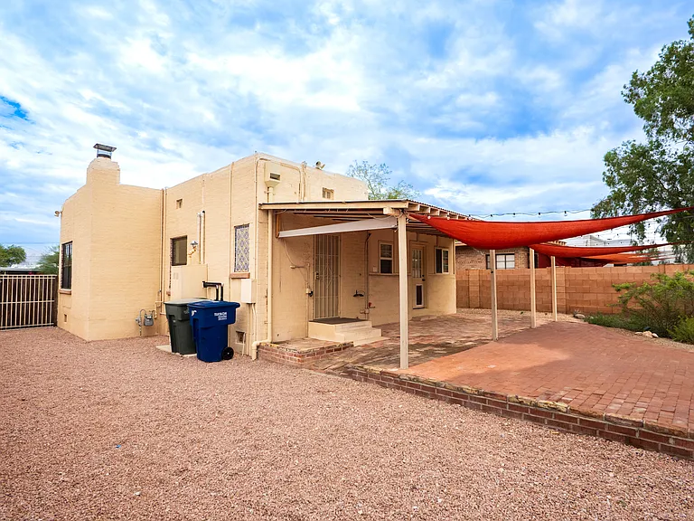 1404 E Silver St — Photo 18
