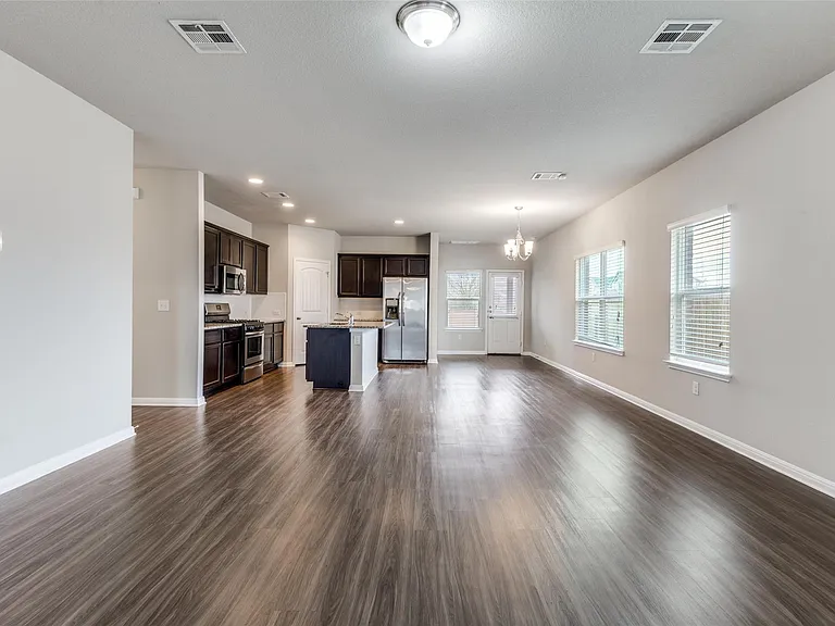 348 Shiner Ln — Photo 3