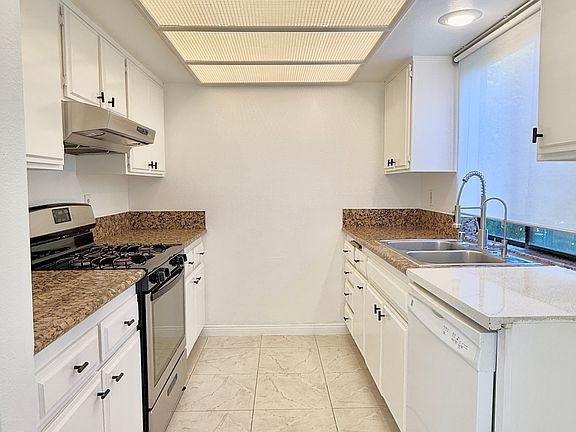 5th image of 330 Burchett St Unit 101