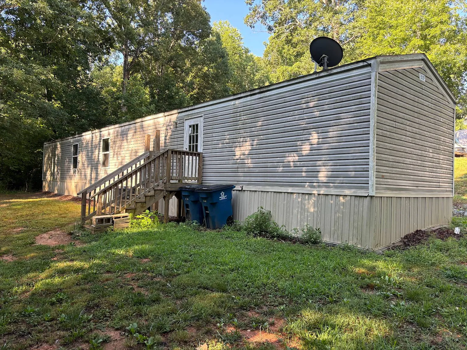 3 bed, 2.0 bath, $1,119 — Photo 1