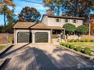 7 Headley Pl, Iselin, NJ 08830