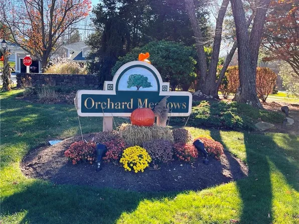 10 Orchard Meadows Dr #10, Smithfield, RI 02917