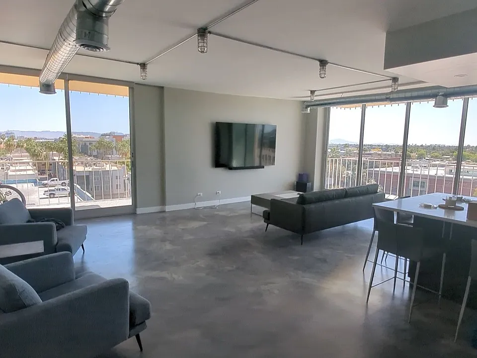 207 W Clarendon Ave #6B