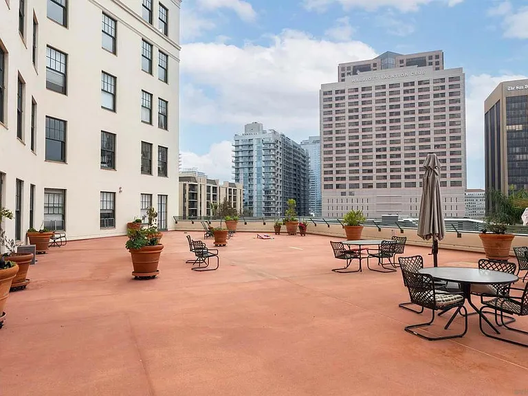 702 Ash St #701 — Photo 41