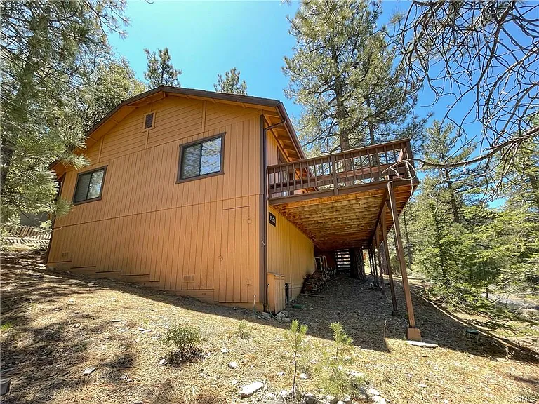 1521 Lassen Way — Photo 17