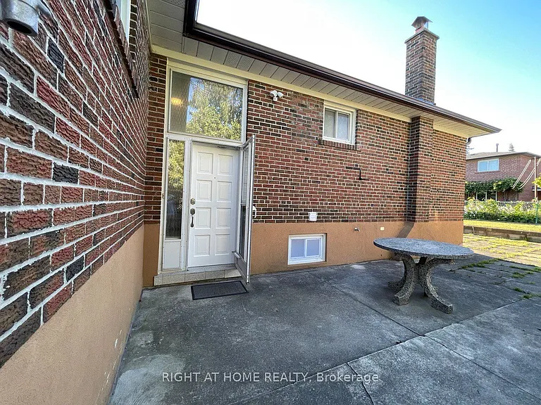 30 Lewis Dr #A — Photo 2