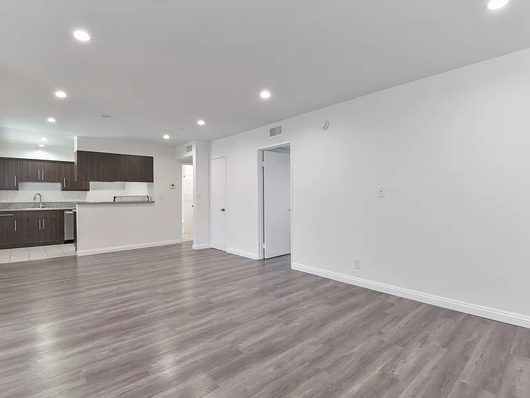 1021 Linden Ave #6 — Photo 4