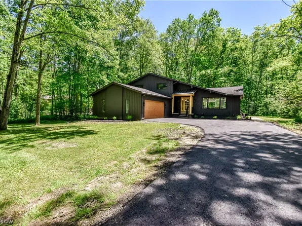 19121 Brewster Rd, Aurora, OH 44202