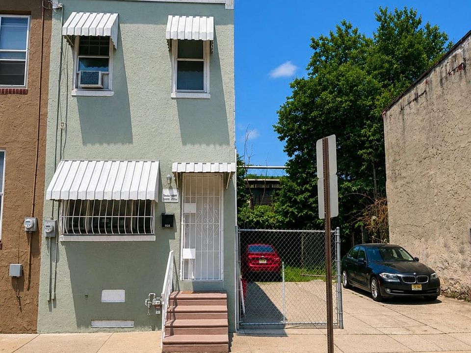 1st image of 825 Spruce St