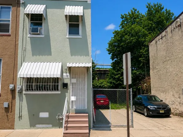 825 Spruce St, Camden, NJ 08103