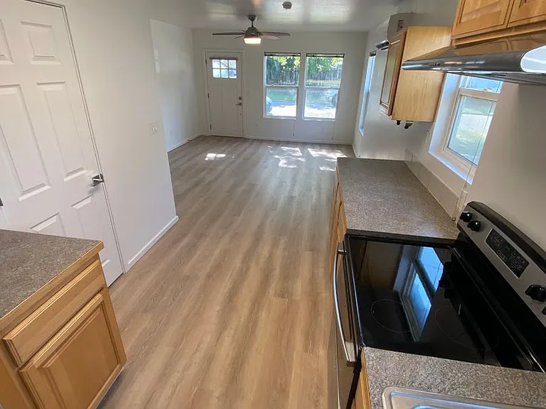 16 N Everett St — Photo 9
