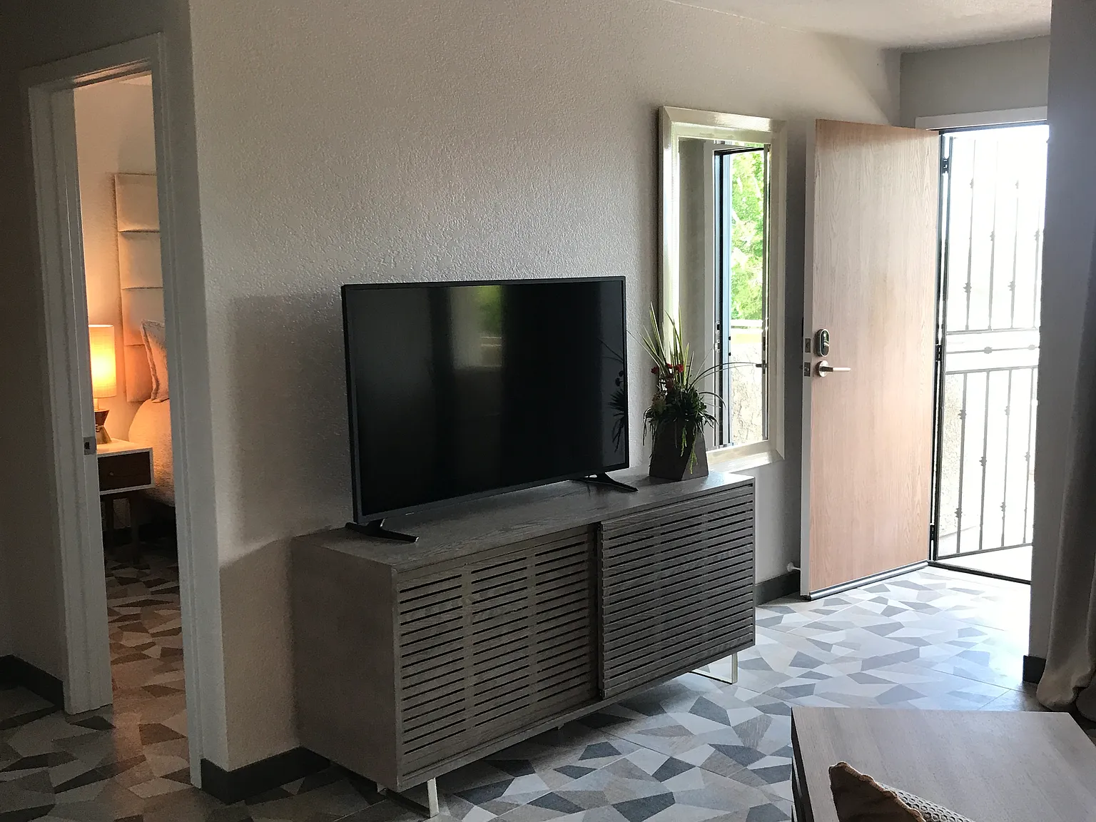 N Los Felices Cir W, Palm Springs — Photo 3
