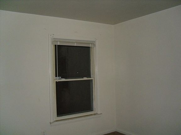 5th image of 18414 Sussex St