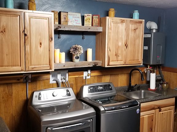 Entrance mud/laundry Rm