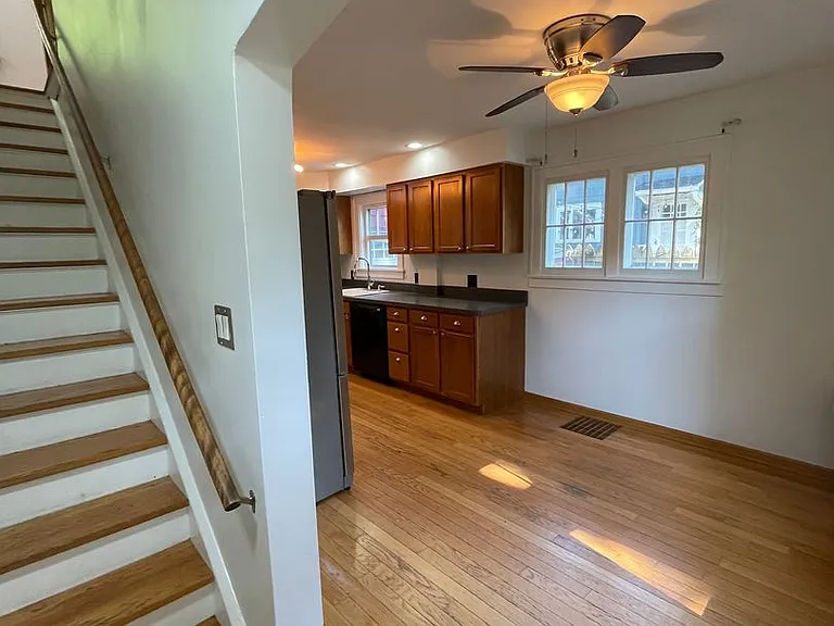 1404 E Park Pl — Photo 3