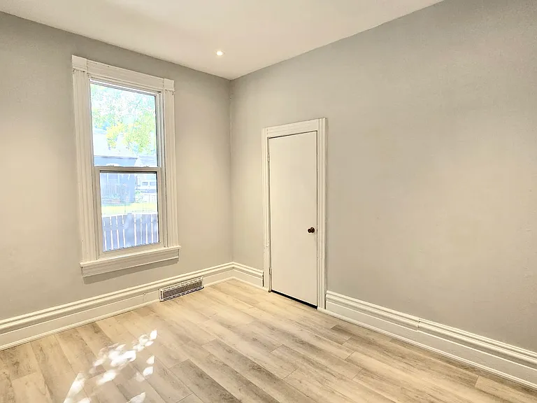 107 Erie Ave #1 — Photo 12