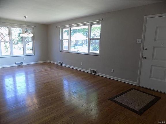 4th image of 4600 Hamburg Ave